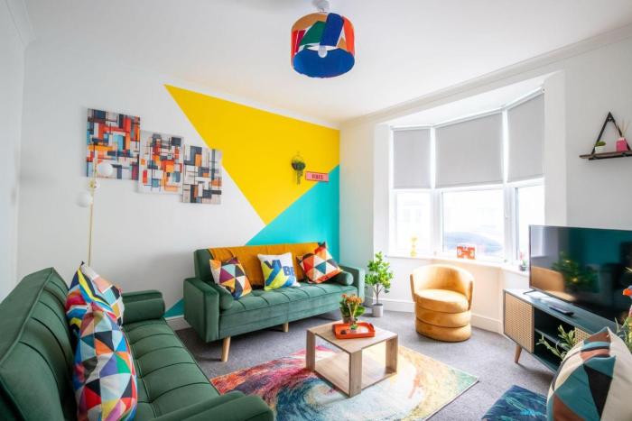 Brighton Colour Pop House- Sleeps up to 12