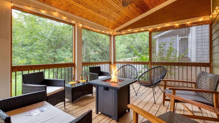 Sweetgum by AvantStay Black Mountain Retreat w Covered Deck