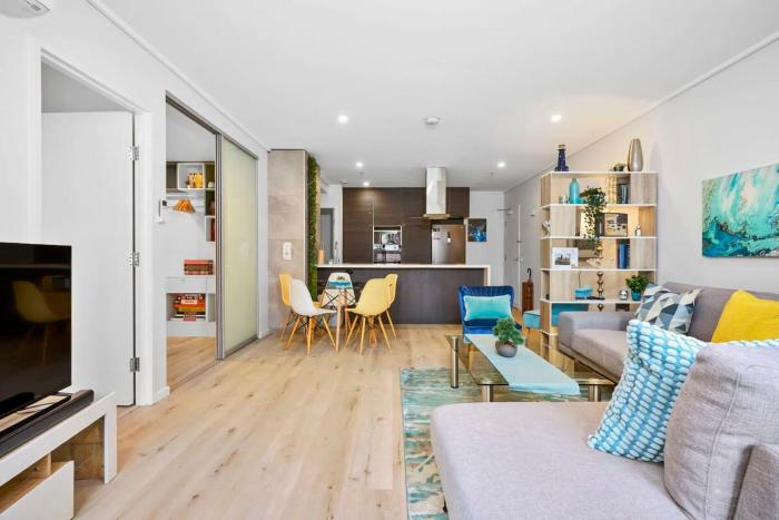 Exhibition St Retreat with Pool & Parking