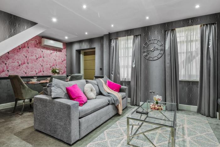 Luxury Super King & Double Sofa bed , Seconds From Bond Street Station