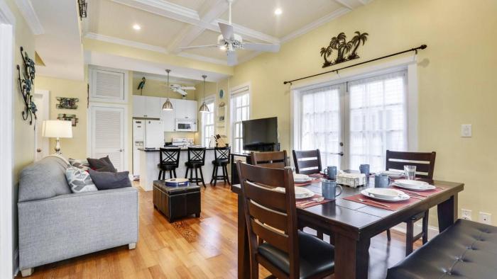 Lazy Gecko by AvantStay Walk to Duval St in Key West Month Long Stays Only