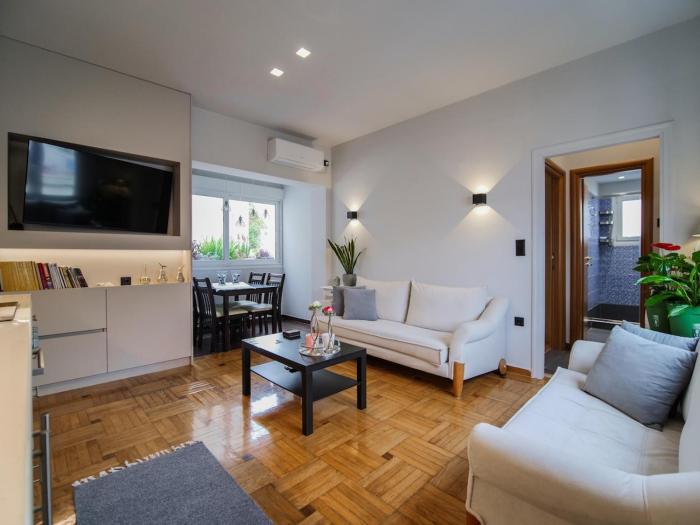Danaes newly renovated entire cozy apartment
