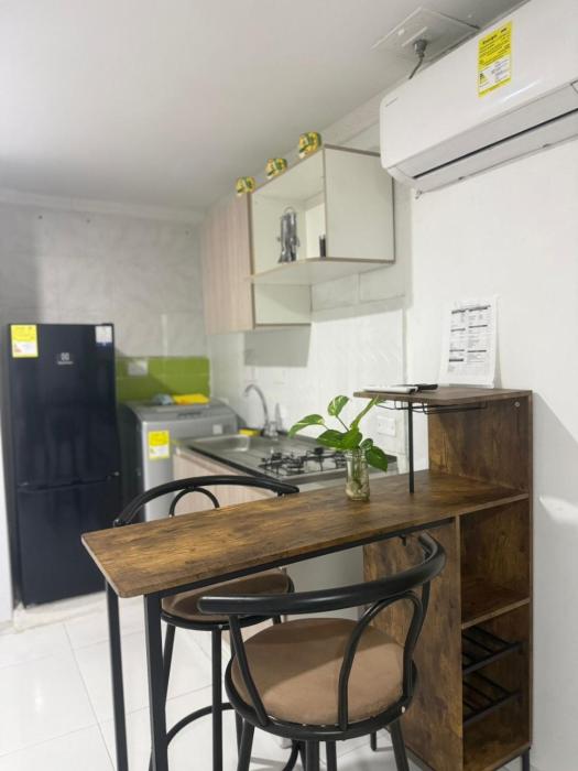 Lindo estudio en el edificio conquistador Laguito