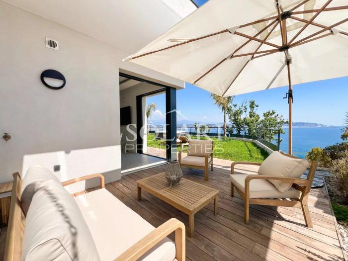 Apartment with jacuzzi and sea view