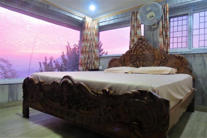 Swami Manjulanand Ashram
