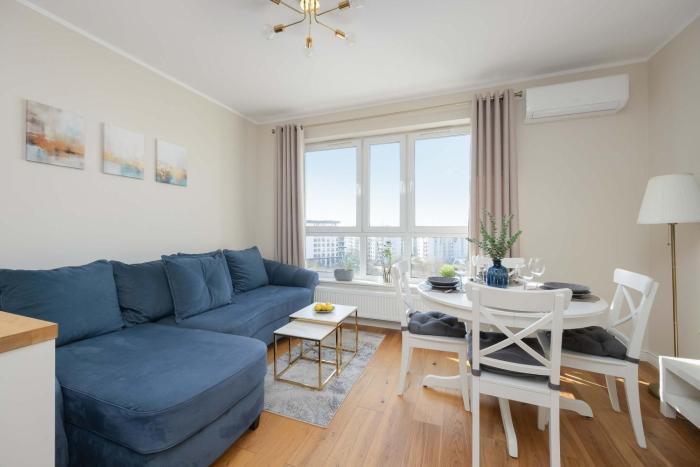 Bright Apartment with 2 Bedrooms and Air Conditioning by Noclegi Renters