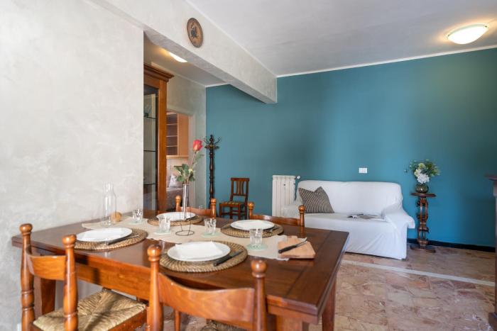 [VIA CRISPI] Grande e comodo in zona tranquilla.