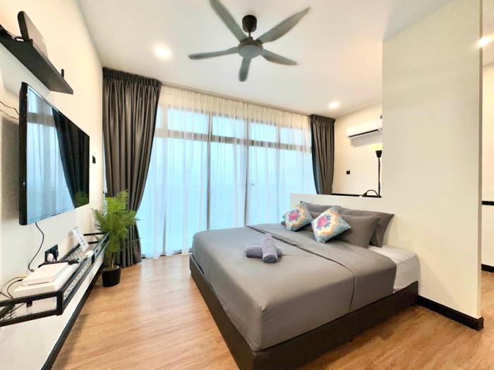 Modern Nyonya Suites at Mount Austin - Near Tebrau City and IKEA