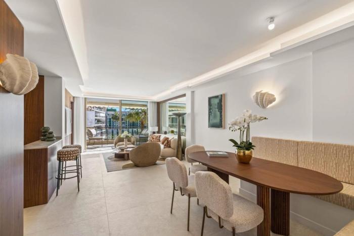 REF 2029 Sea view apartment for rent Cannes Croisette