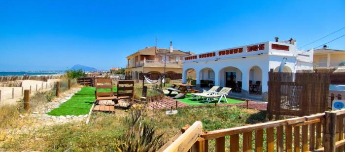 The Beach House Denia -- Casa en primera línea de playa - Denia