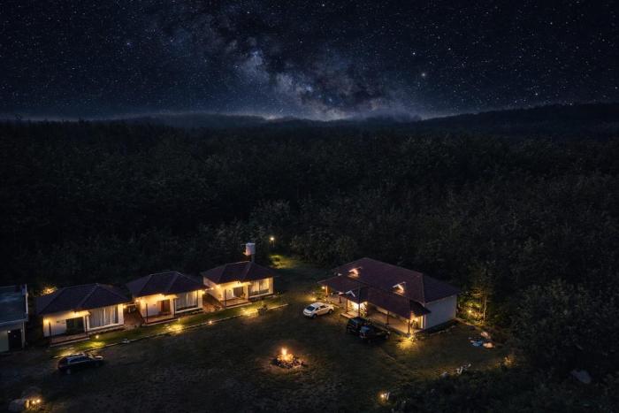 Kavalubare Retreat by Dazzle Destinations - Private Cottages and Near to City