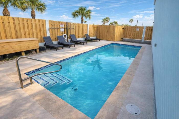 New Townhome 2 Levels Heated Pool #2