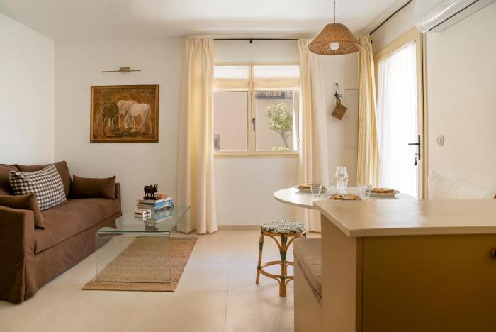 Charming Luxury Home Near Beaches & Montpellier - La Petite Pérolienne