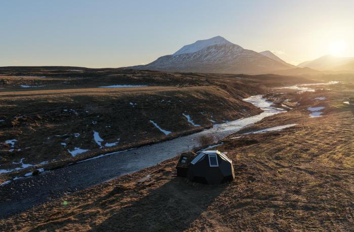 Igloo-Dome by a River - Sky Sighting