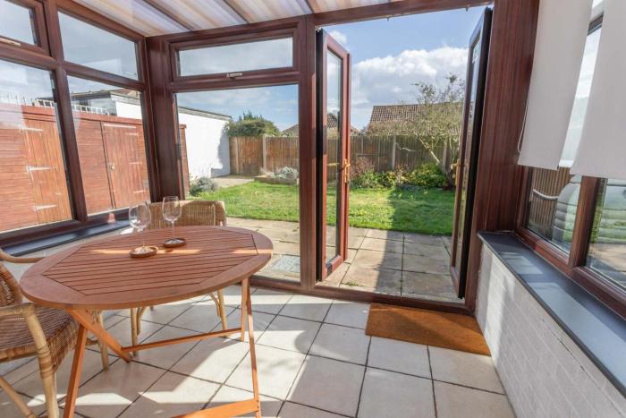 The Stowaway - Coastal Bungalow - Crabpot Cottages Hunstanton