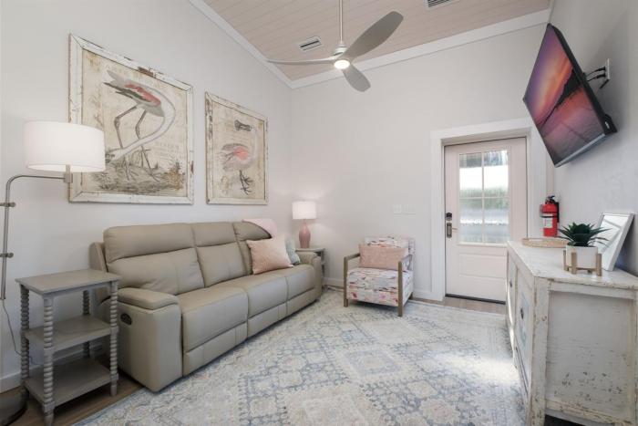 Eliza Offers Beauty and Comfort Downtown!