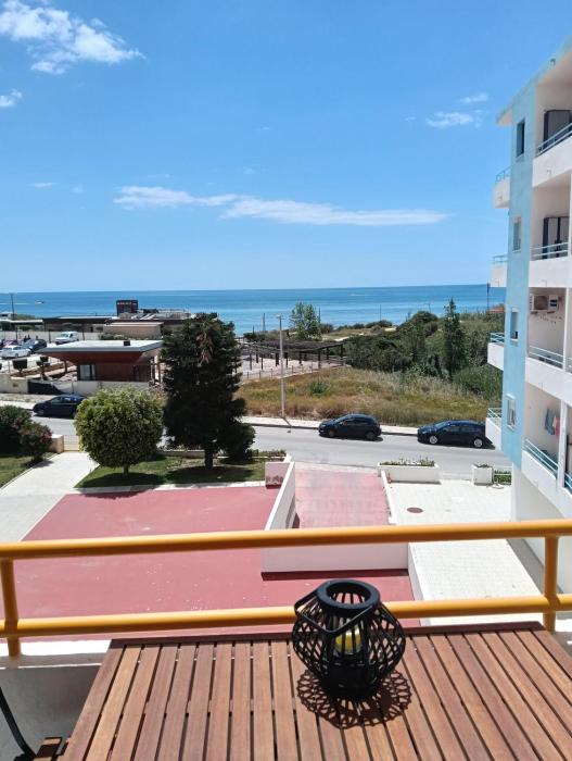 Max Crib Sea front Apart with AC and garage