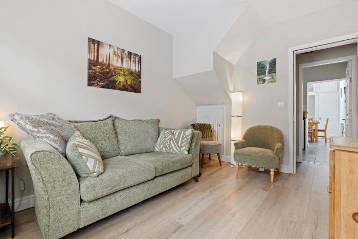 Stylish York Home Free Parking Sleeps 4 - Pass the Keys