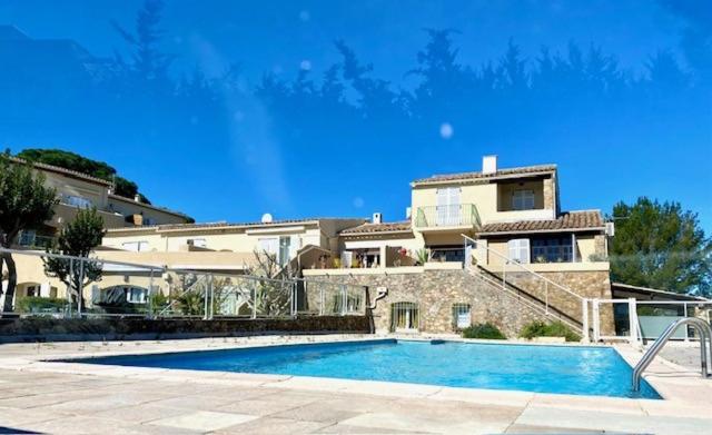 Calme Studio Piscine -Terrasse - Parking gratuit