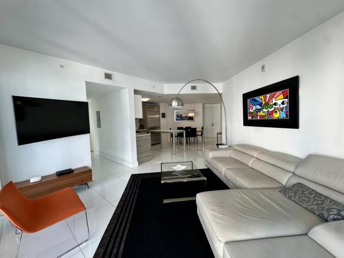 Brickellhouse 2BR 2B Amazing View and Furniture