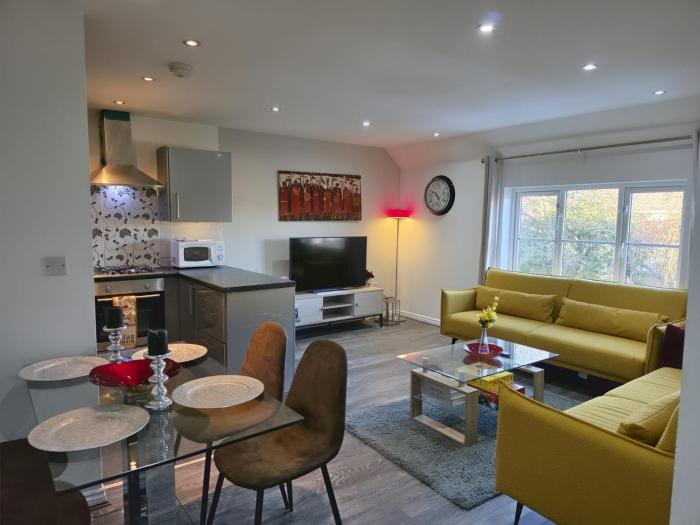 Secluded 2-Bed Detached Home with Free Parking