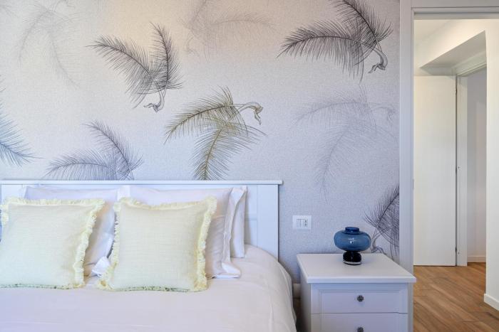 Lora Luxury Suite 6 ,free private parking, self check in