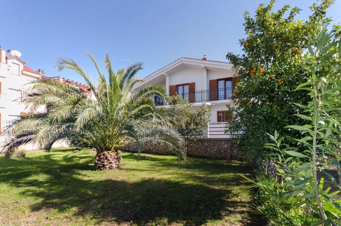 Apartments and Rooms Antee