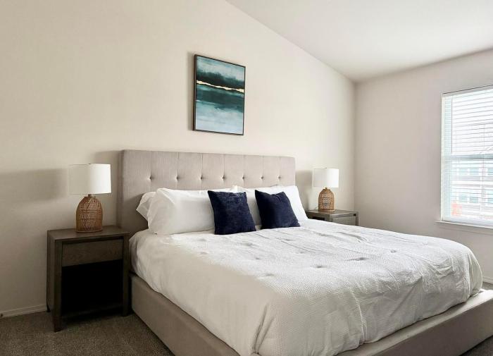 Landing Stylish 1BD Pool Clubhouse