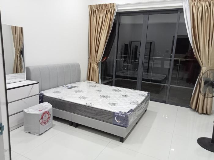 Country Garden bay Balcony room for rent