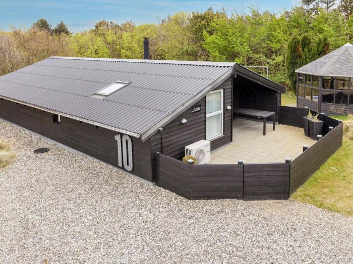 4 person holiday home in Thisted-By Traum