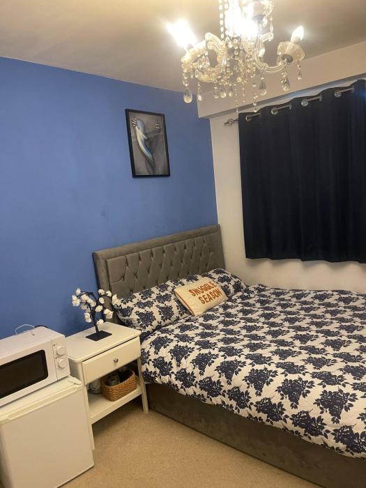 Urban Blue en-suite room Netflix, Fast WiFi Free Parking