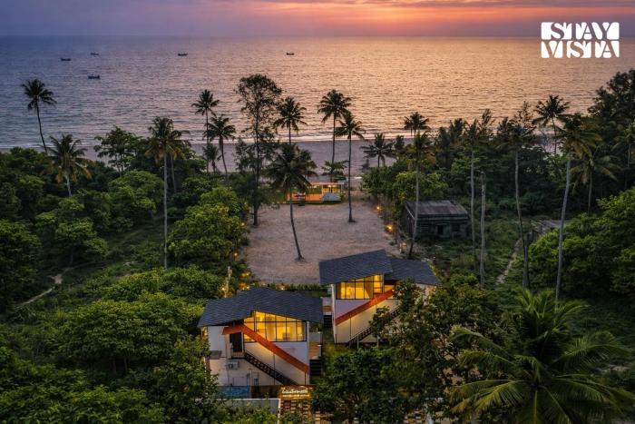 StayVista at Dynast - By the Beach with Pool, Lawn