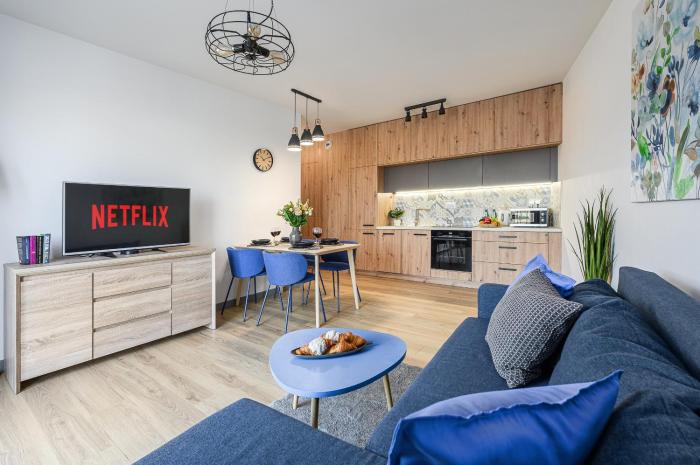 Lumina I 2BR Apart near Centrum Praskie Koneser I Parking I Balcony