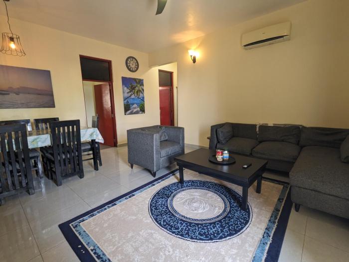 Zanzi modern 2 bed apartment GF