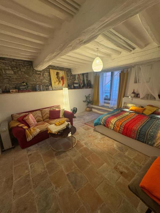 Authentic Tuscan Studio in Lucca with Private Patio
