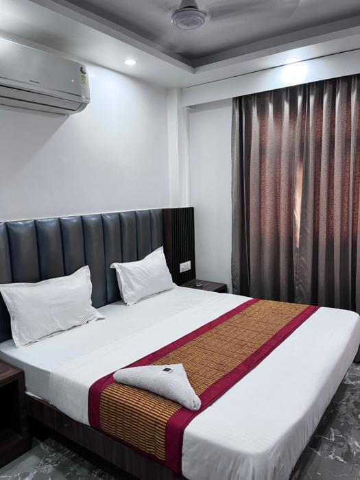 Newly Built Hotel Totodx In Main Bazar - Just Near New Delhi Railway stations & Paharganj