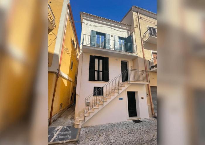Charming 3-Story Amantea Home with Full Kitchen, 3 Baths and Minutes to the Beach