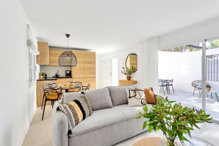 Renovated House, Near Amenities!