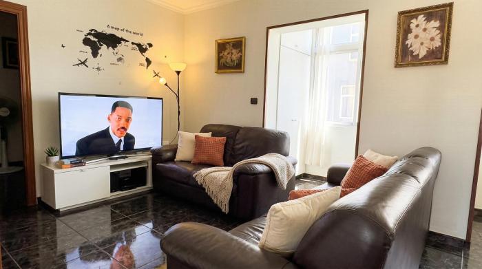 Vecindario Apartment with 2 Bedrooms and Workspace