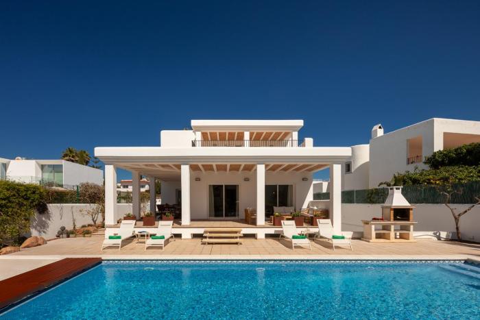 New! Villa Lina
