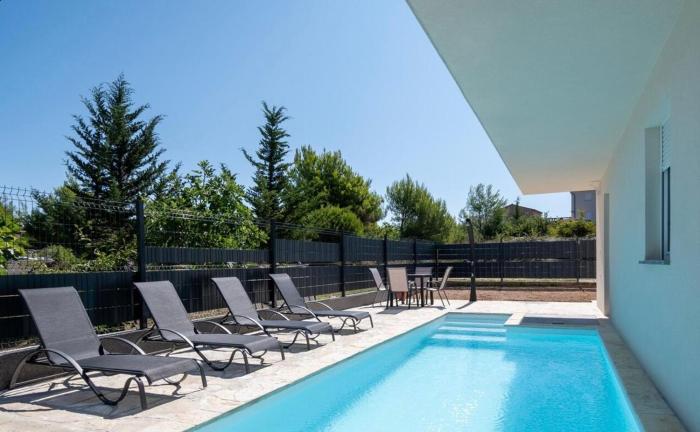 Bondi Residence - Sea View Apartments with Pool