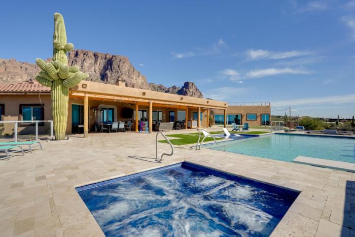 Luxury Outdoor Oasis! Superstition Mtns Retreat