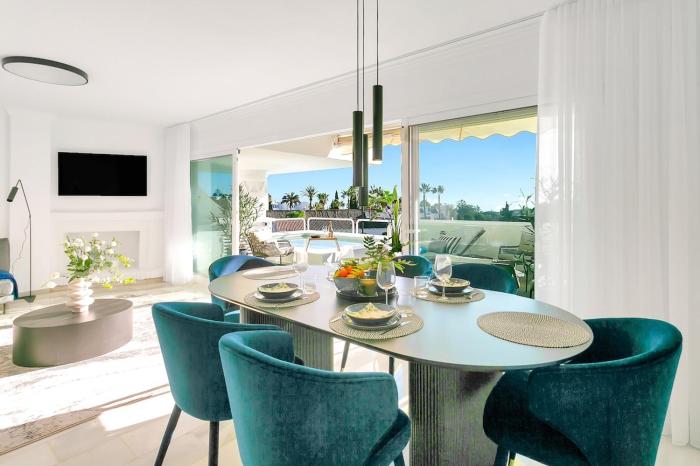 Modern Apt w Pool, Views & Top Location