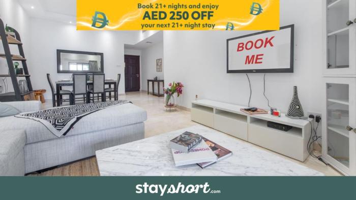 Free housekeeping visits during your stay - StayShort - Stylish 2BR Dubai Marina Stay Balcony Views