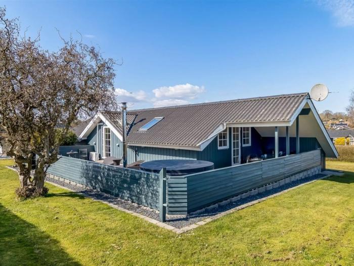 Holiday Home Aika - 450m from the sea by Interhome