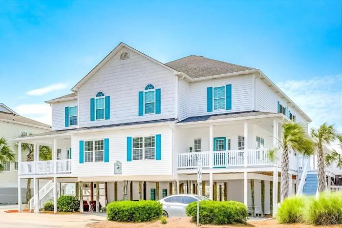 Pelican Manor Unit B