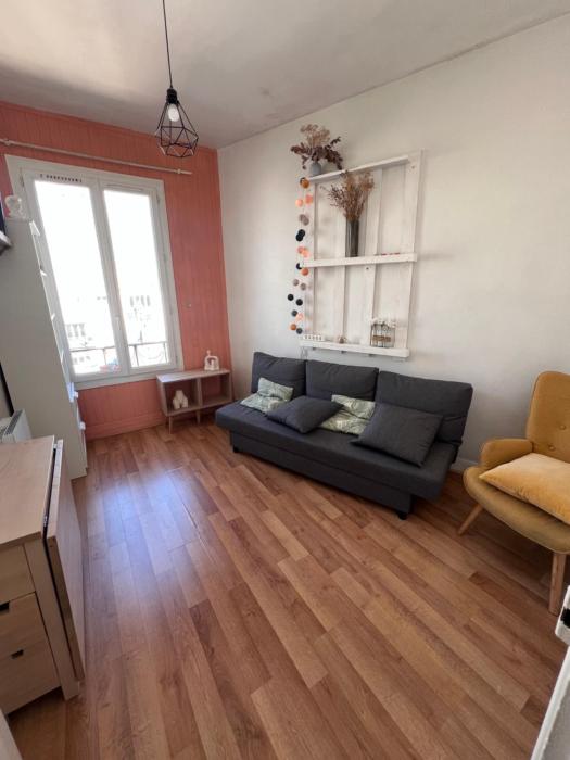 Appartement a 100 mètres du parc des exposition 5eme étage