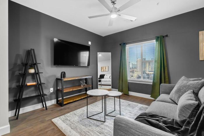 The Emerald Penthouse Suite The Gulch