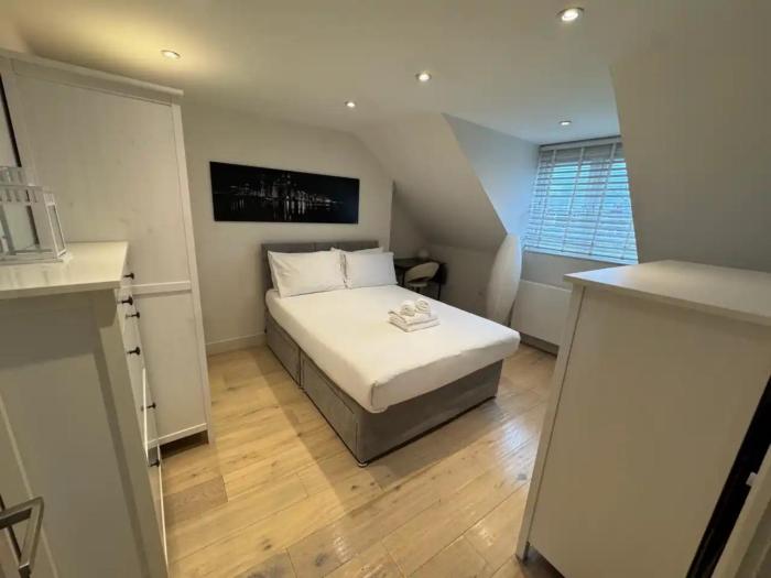 Stylish 2 Bed Apartment in West Hampstead