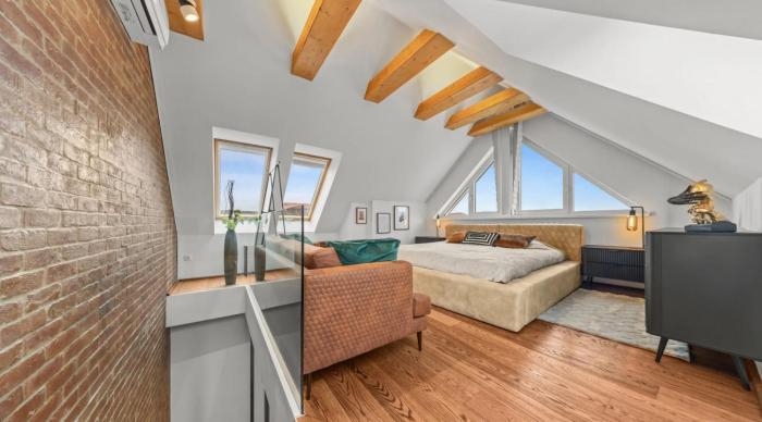 Three Stories Apartment in Old City center with Castle view and Terrace